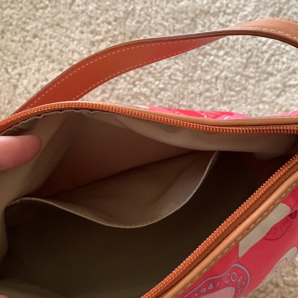 Coach Passport Pink Satin Scarf Print Bag, Pleated Front & Leather handles NWOT - Picture 15 of 16